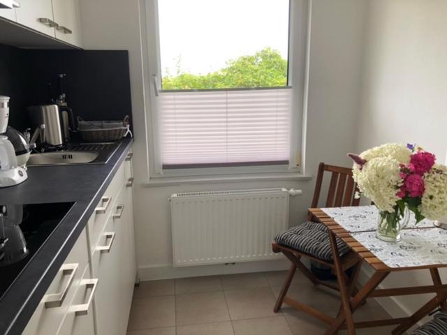 Die Graefin Auf Ruegen - Ferienappartements Parchtitz Exterior photo